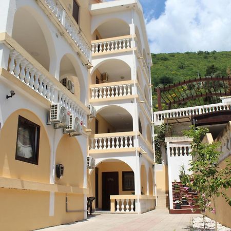 Apartmani Lime Petrovac Exteriör bild