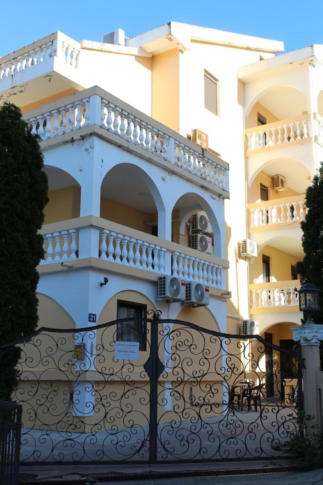 Apartmani Lime Petrovac Exteriör bild