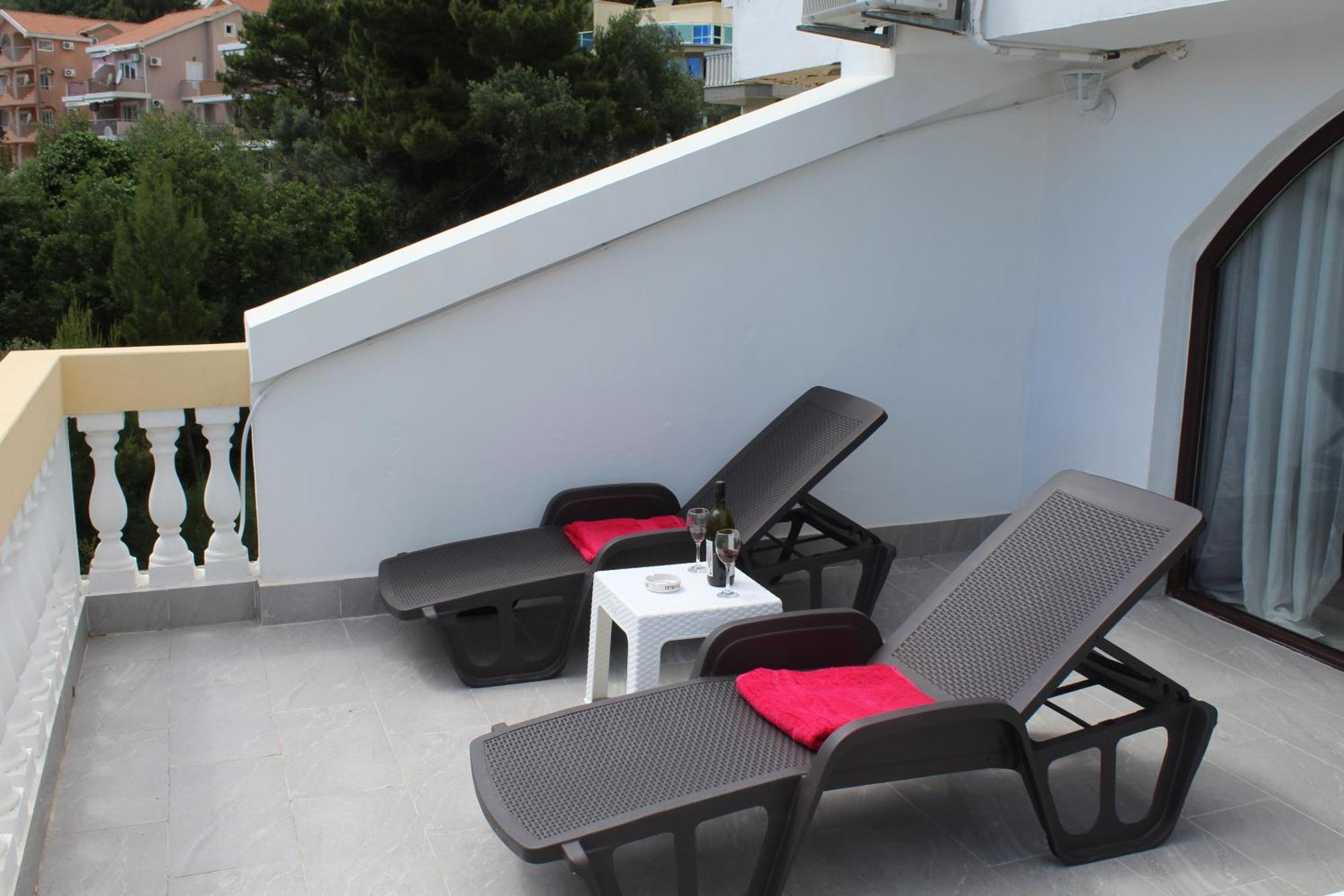 Apartmani Lime Petrovac Exteriör bild
